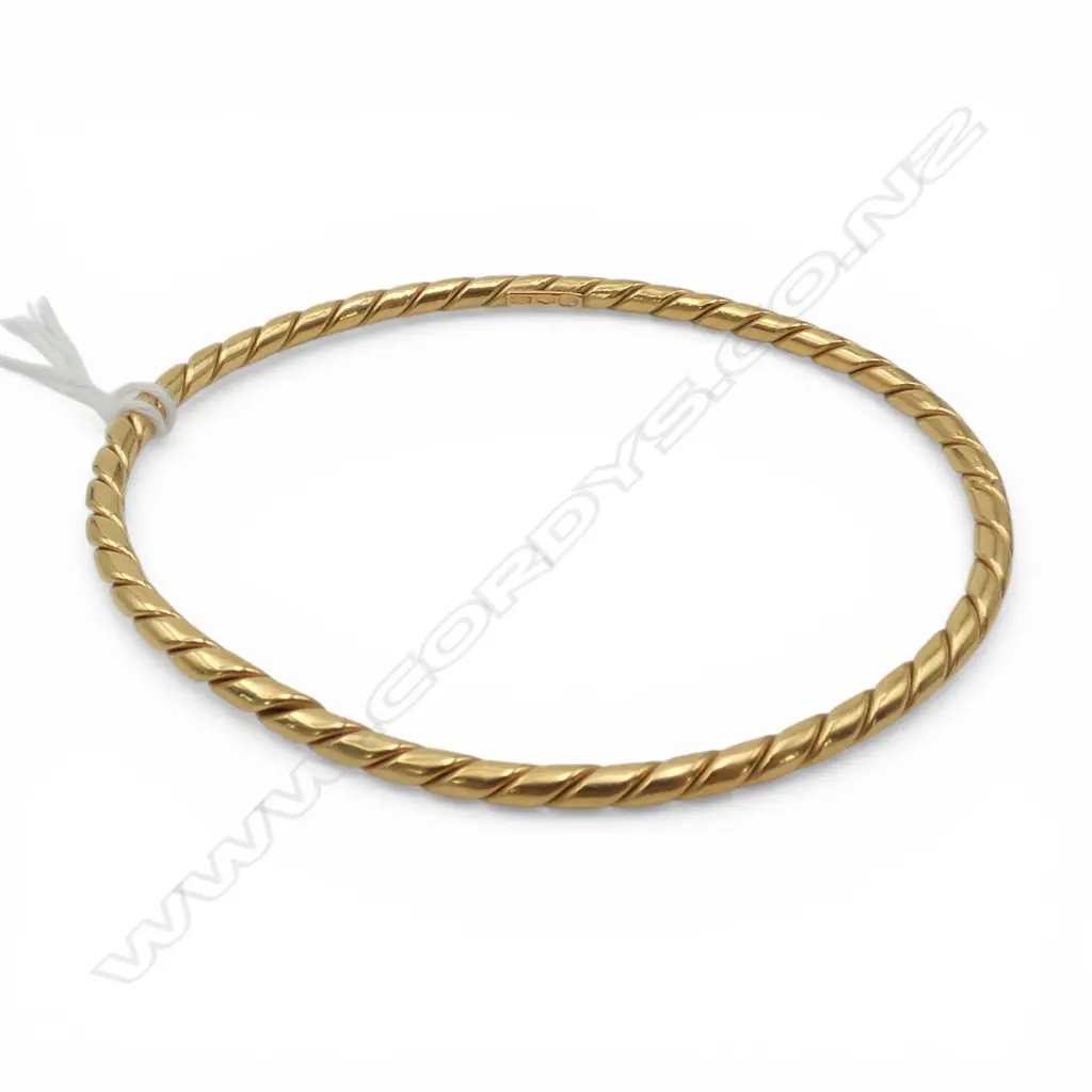 18ct GOLD TWIST BANGLE 6.7gms Image 1++