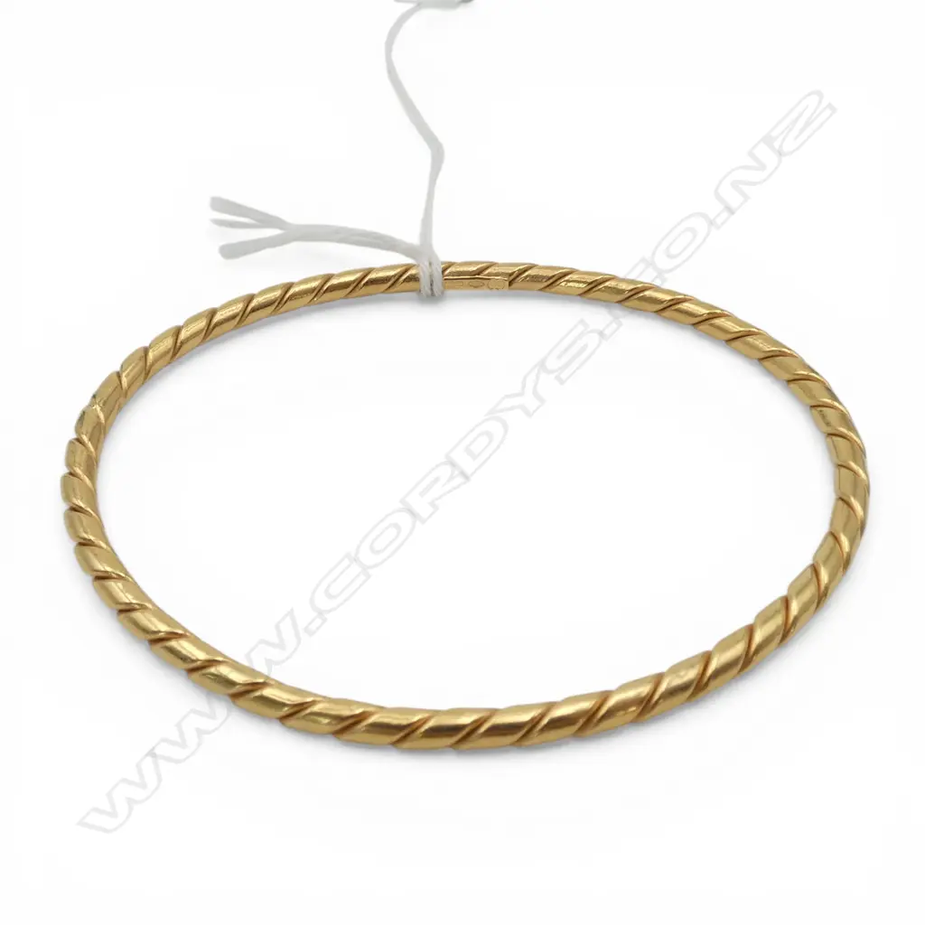 18ct GOLD TWIST BANGLE 6.9gms 6.6mm inside diameter Image 1++