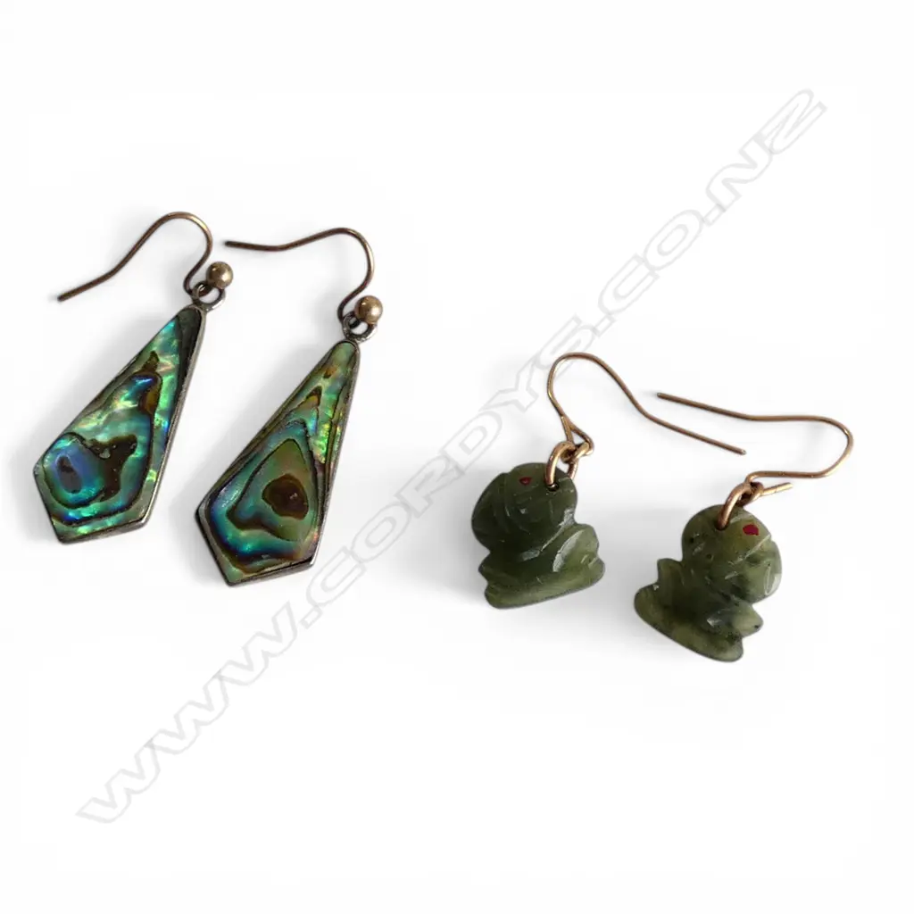 2 PAIRS OF VINTAGE NZ 9ct & silver earrings hei tiki 9ct fittings & silver framed paua panels w 9ct hooks Image 1++
