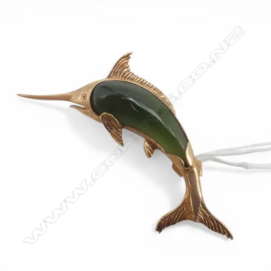 9ct GOLD & POUNAMU BILLFISH BROOCH 5.21gms L.57mm