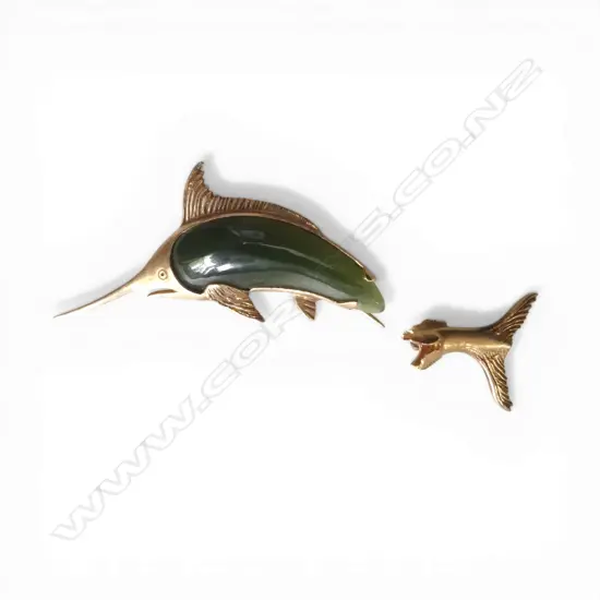 9ct GOLD & POUNAMU BILLFISH BROOCH 5.21gms L.57mm FAULTS