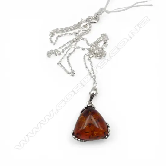 SILVER BALTIC AMBER PENDANT on SILVER CHAIN, L.440mm