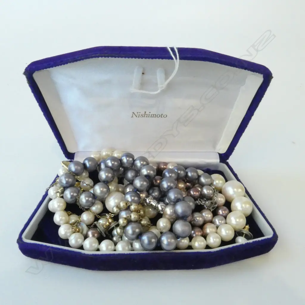 4 COSTUME PEARL NECKLACES & ASST. EARRINGS Image 1++