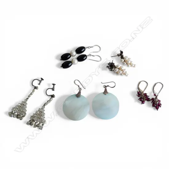 4 PRS VINTAGE SILVER & GEM EARRINGS + ANOTHER PAIR W STG SILVER FITTINGS