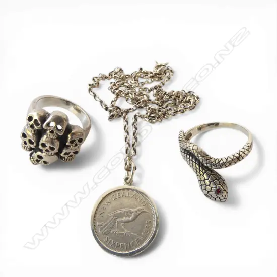 PR STG SILVER RINGS + SILVER SET N.Z 1933 SIXPENCE COIN ON SILVER CHAIN 24.84gms
