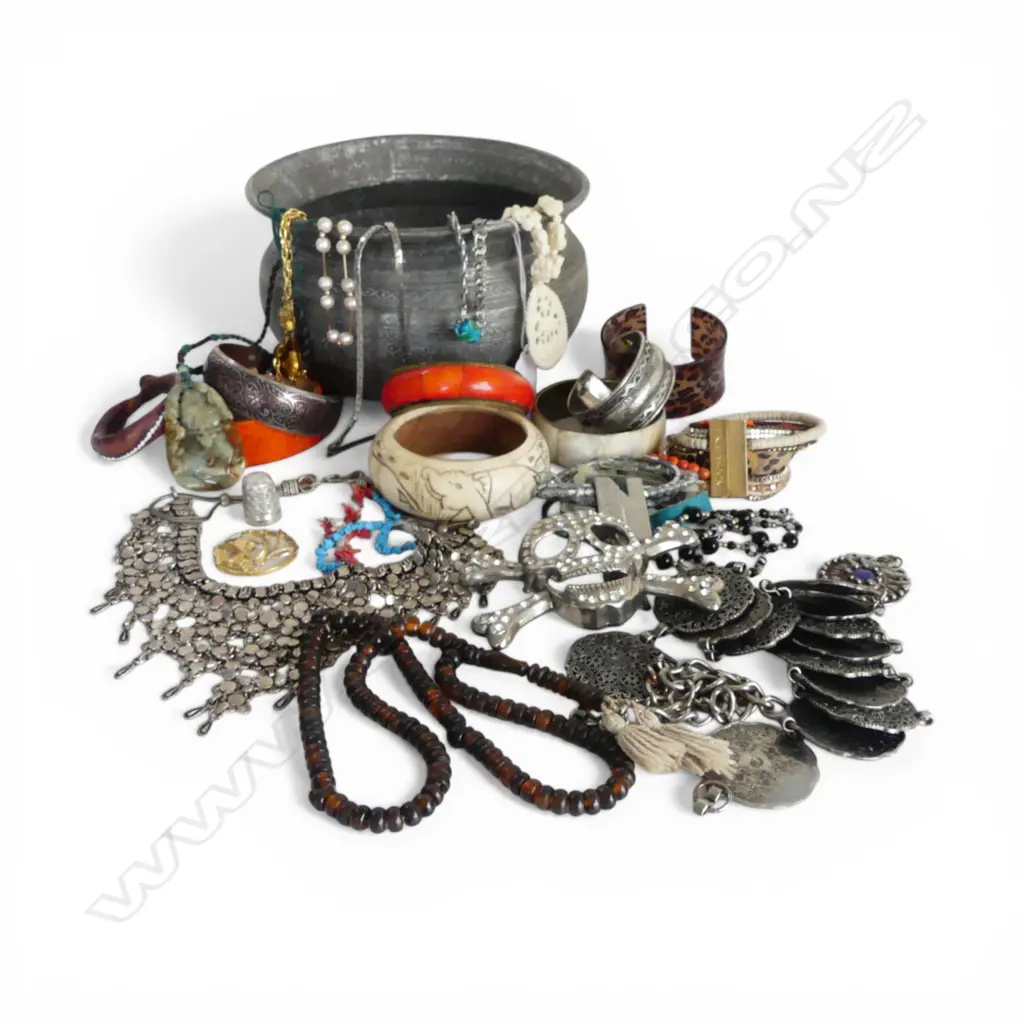 ASST. COSTUME JEWELLERY Image 1++