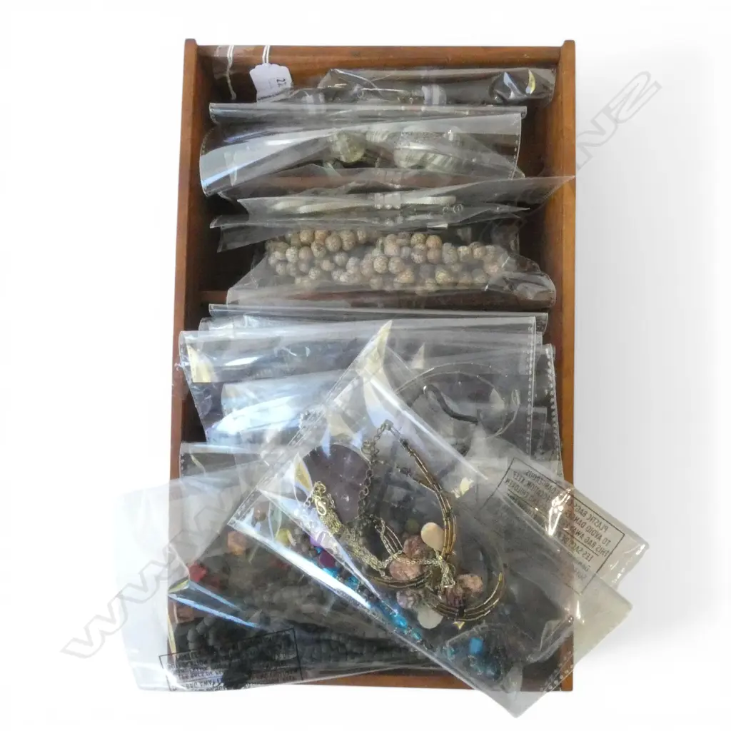 ASST. BOX BAGGED COSTUME NECKLACES Image 1++