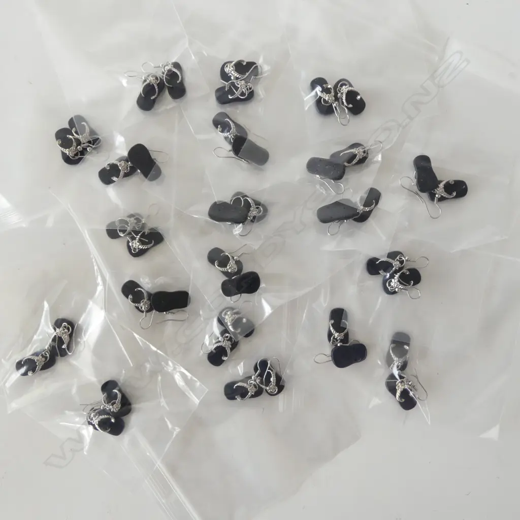 20PRS BLUE STONE JANDAL EARINGS AS NEW Image 1++