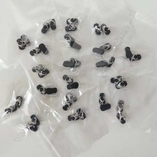 20PRS BLUE STONE JANDAL EARINGS AS NEW