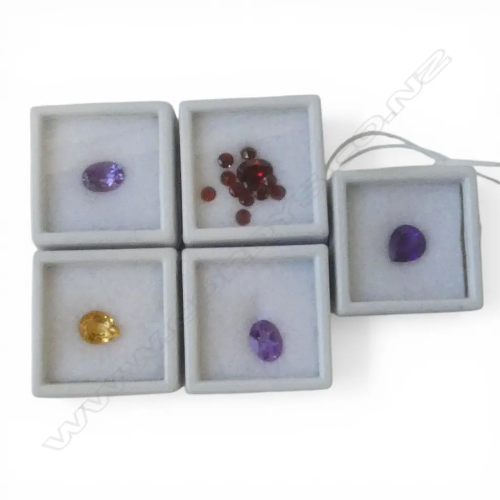 5 SMALL BOXES OF MIXED GEM STONES FROM SRI LANKA Image 1++