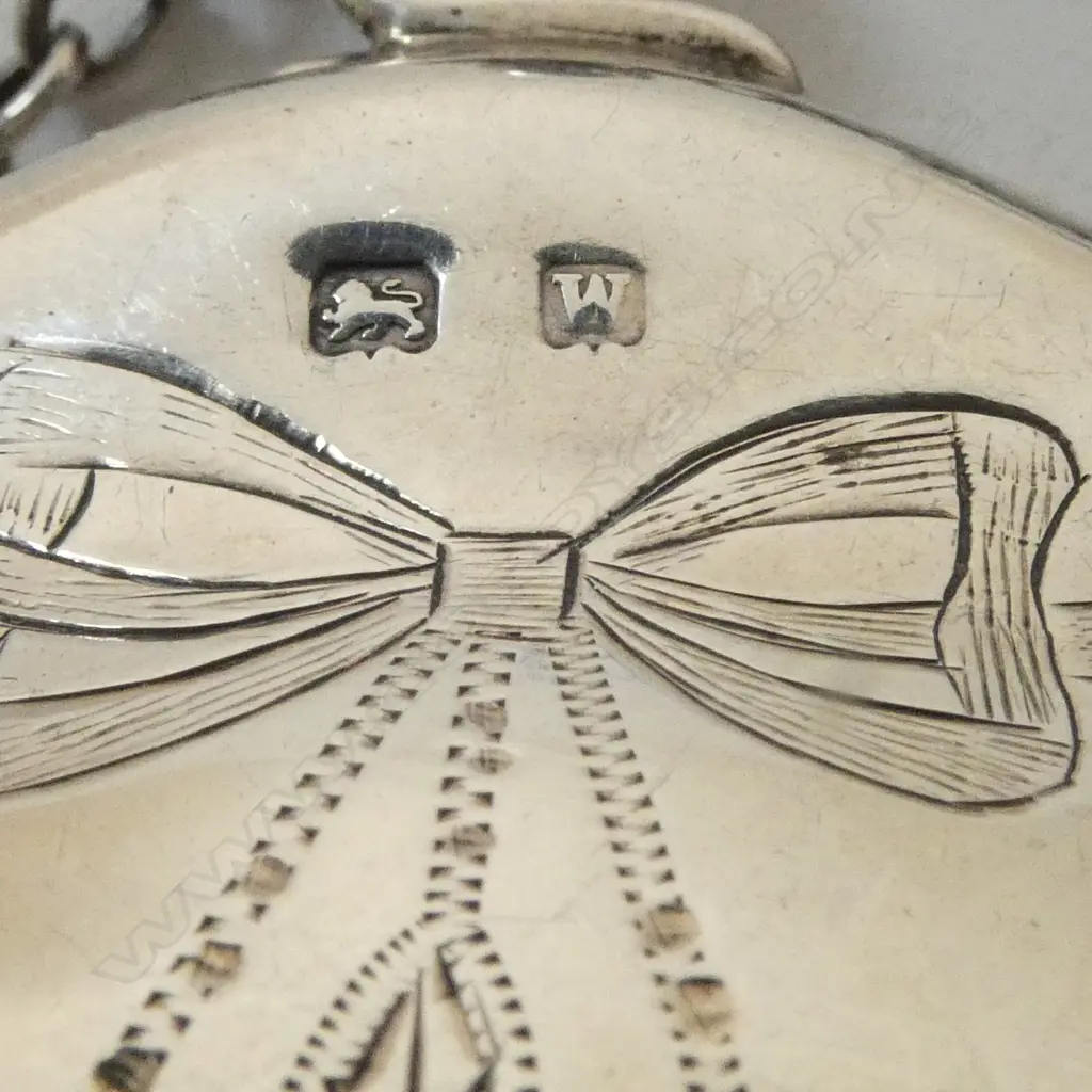 2 VINTAGE SILVER PURSES: 1 ENGRAVED + 1 CHAIN MAIL COIN PURSE 80gms Image 1++