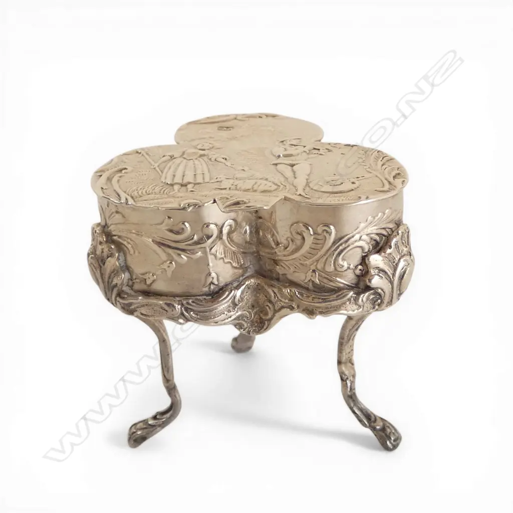 STG SILVER SHAMROCK FORM EMBOSSED STG SILVER BOX, SHEFFIELD 1894, W.45mm, 42gms Image 1++