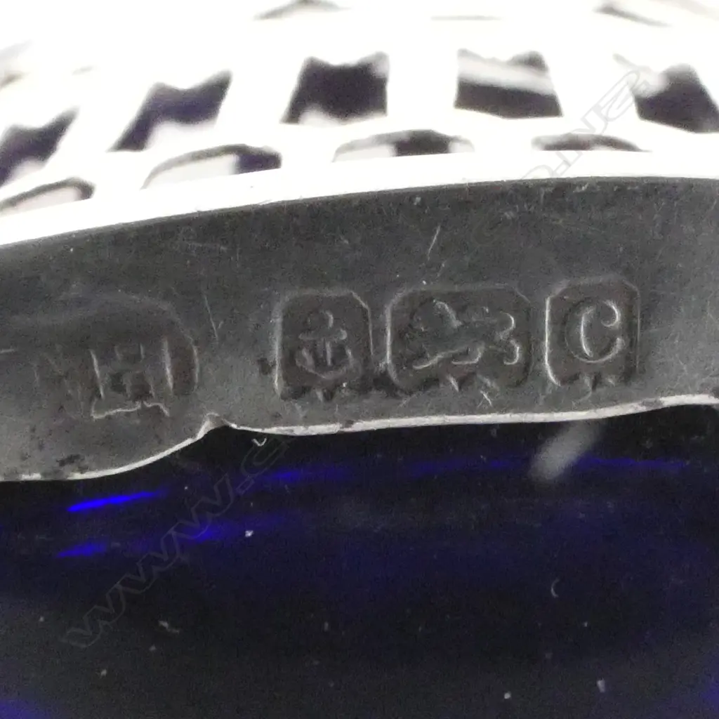 Birmingham 1902 SILVER MUSTARD POT w blue glass liner damaged. Silver weight 25gms Image 1++