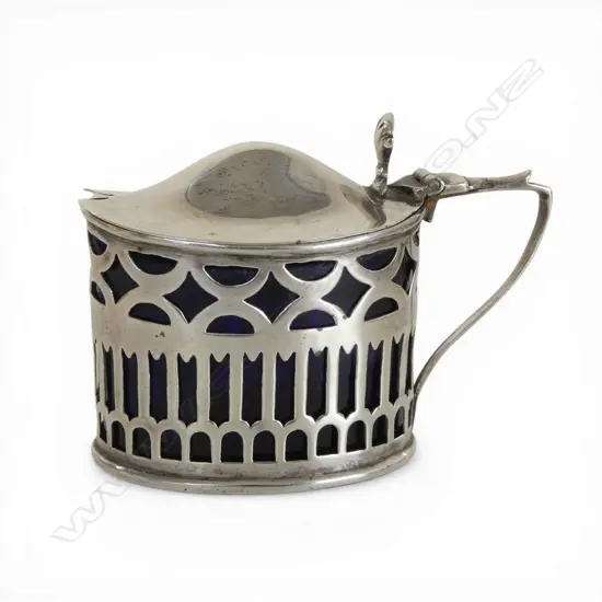 Birmingham 1902 SILVER MUSTARD POT w blue glass liner damaged. Silver weight 25gms