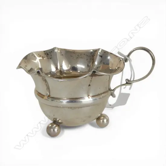 Birmingham 1911 silver scalloped cream jug 39gms