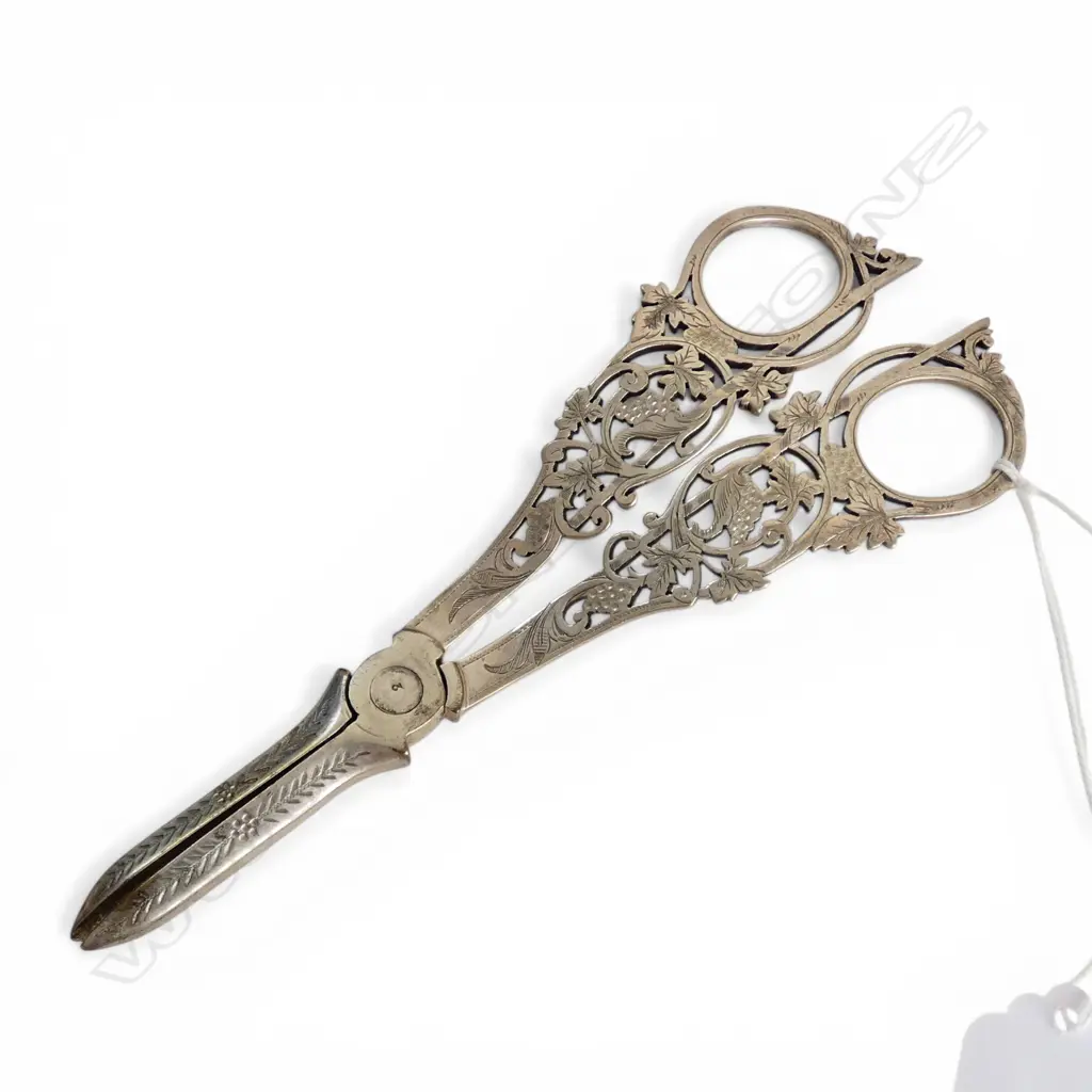 PR VICTORIAN FANCY SILVER PLATE GRAPE SCISSORS Image 1++