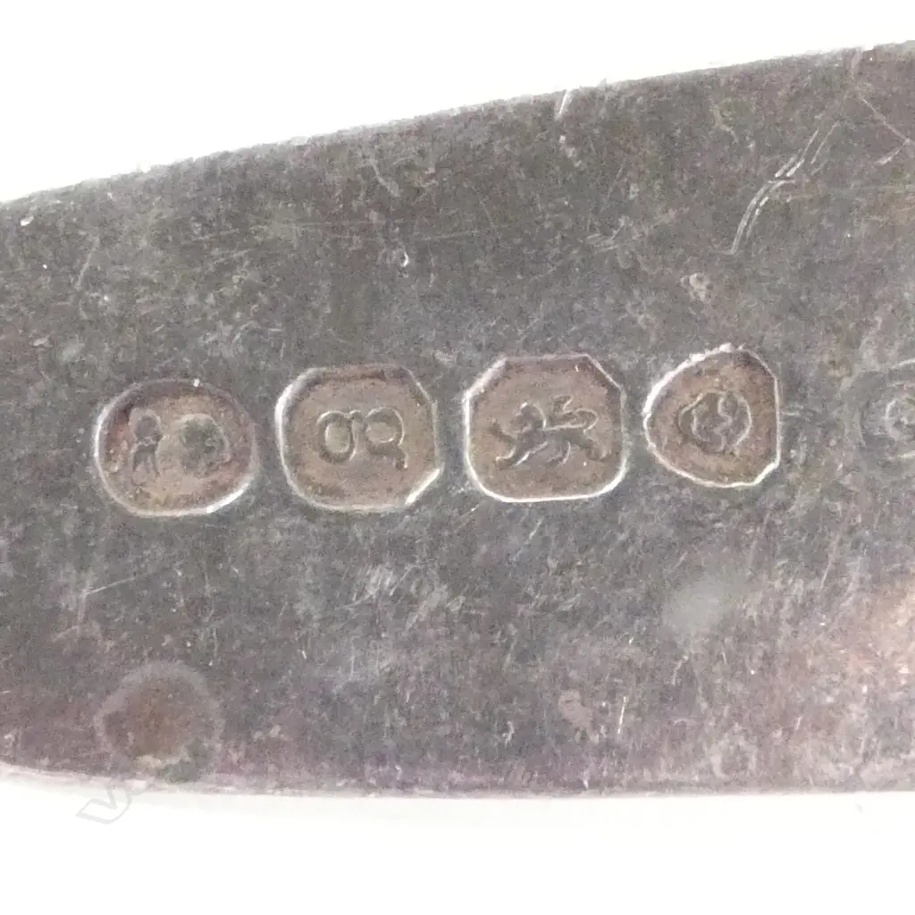 SELECTION SILVER CUTLERY: forks + spoons + butter knife. 185gms Image 1++