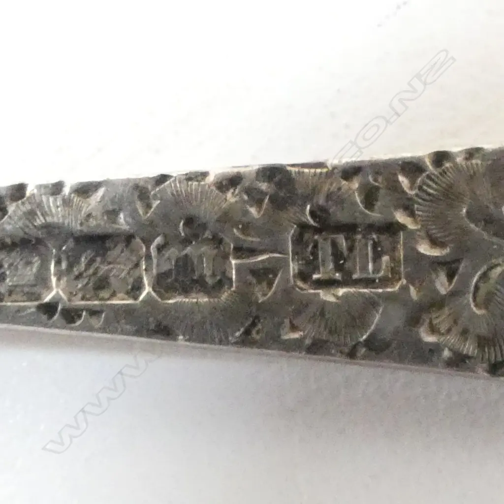 SELECTION SILVER CUTLERY: forks + spoons + butter knife. 185gms Image 1++