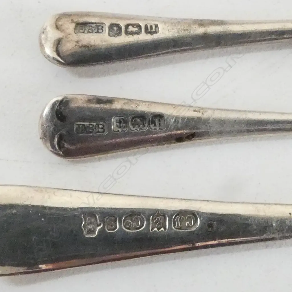 SELECTION SILVER CUTLERY: forks + spoons + butter knife. 185gms Image 1++