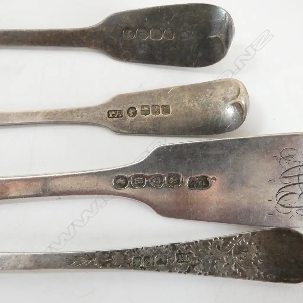 SELECTION SILVER CUTLERY: forks + spoons + butter knife. 185gms Image 1++