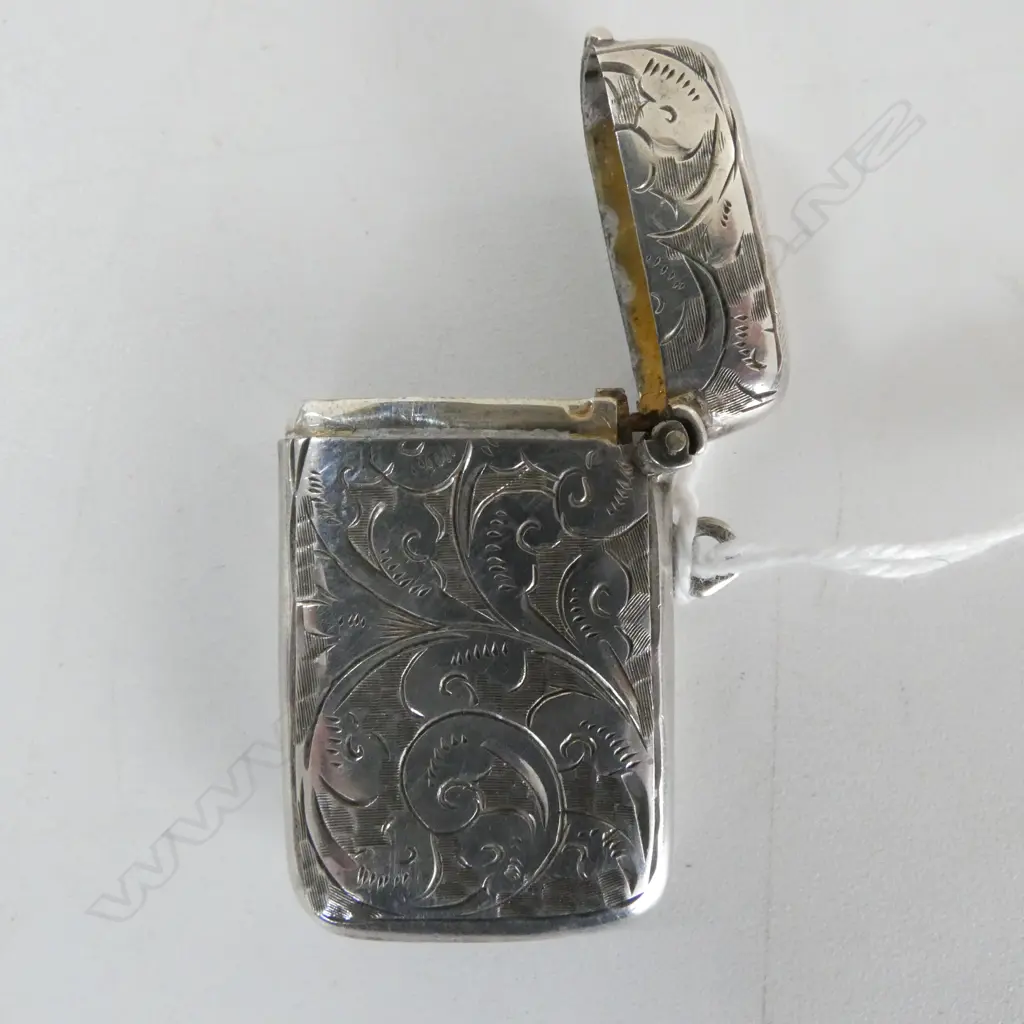 EDWARDIAN SILVER VESTA CASE + SILVER THIMBLE 16gms Image 1++