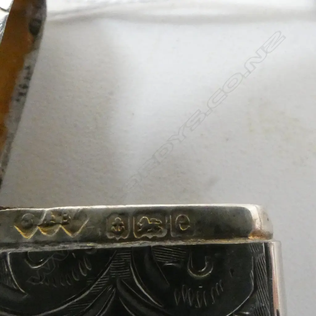 EDWARDIAN SILVER VESTA CASE + SILVER THIMBLE 16gms Image 1++