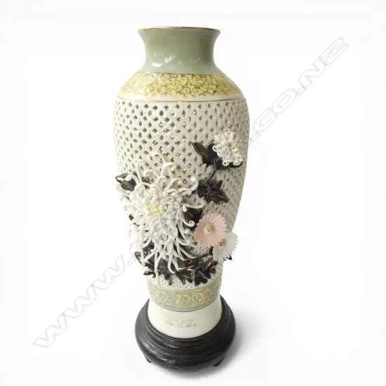 ORIENTAL VASE ON STAND H.350mm