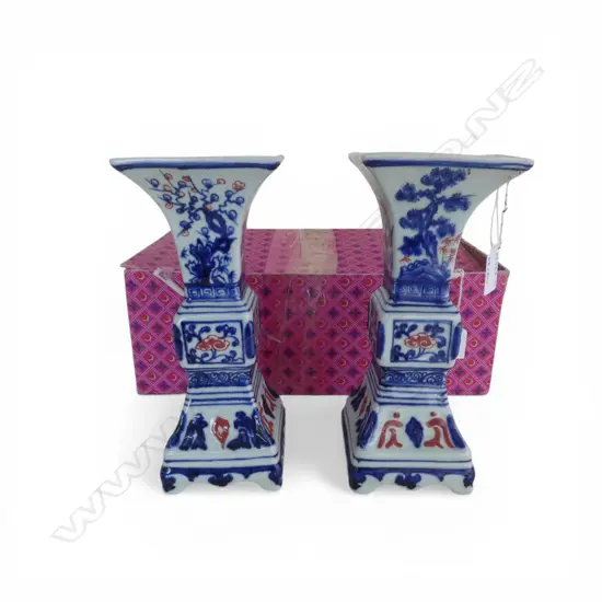 PR CHINESE B/W MANTEL VASES H.235mm