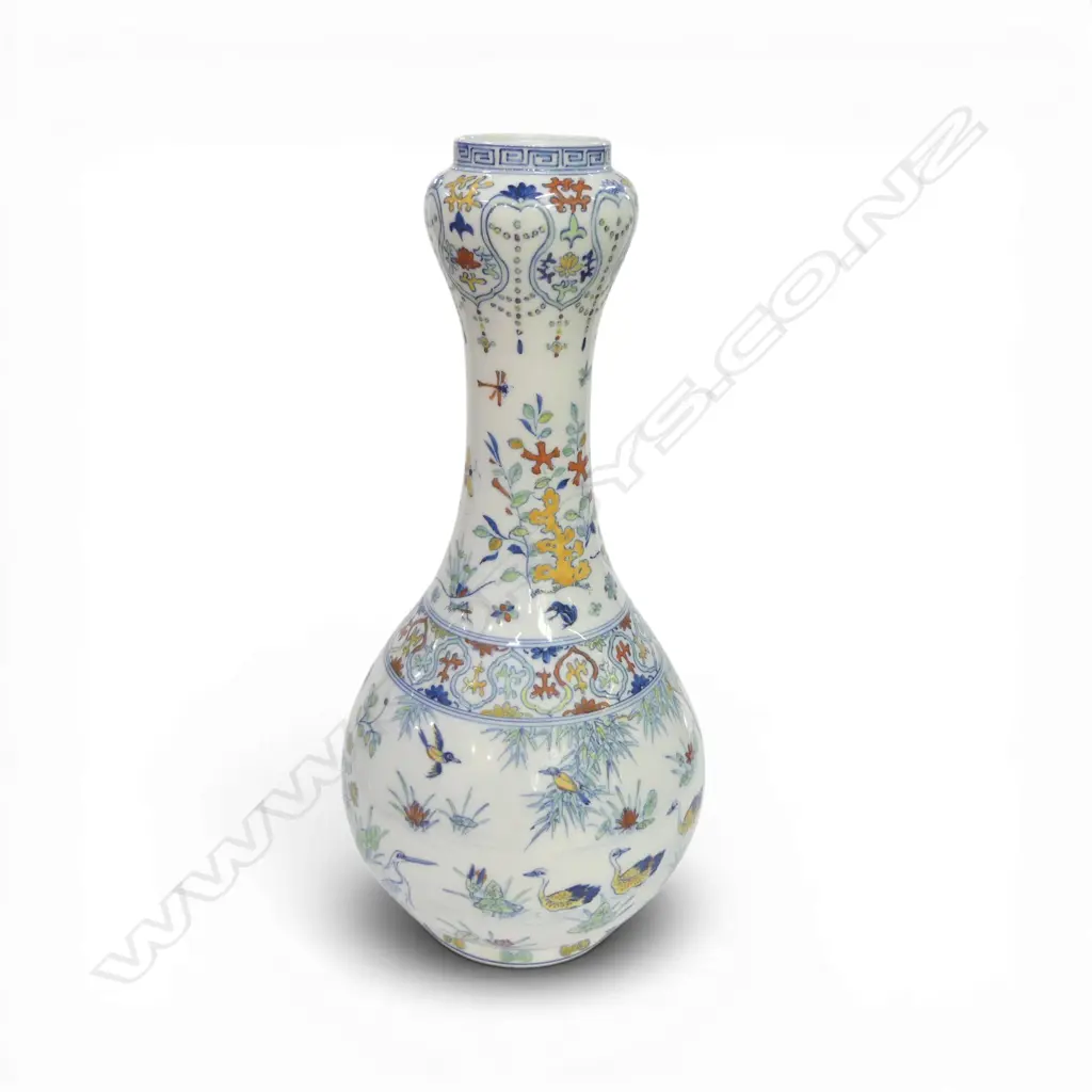 CHINESE DOUCAI STYLE VASE H.330mm Image 1++