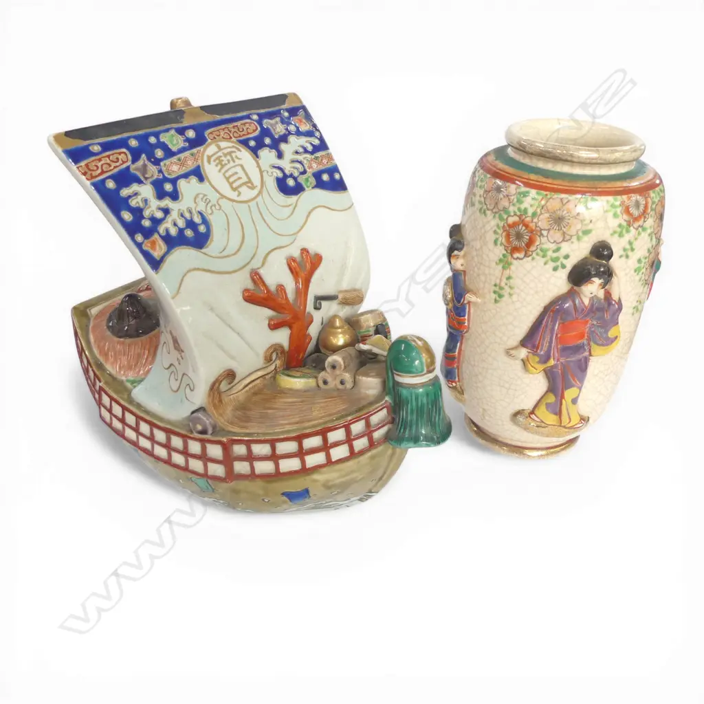 JAPANESE VASE H.220mm & LIDDED BOAT FORM CONTAINER H.230mm Image 1++