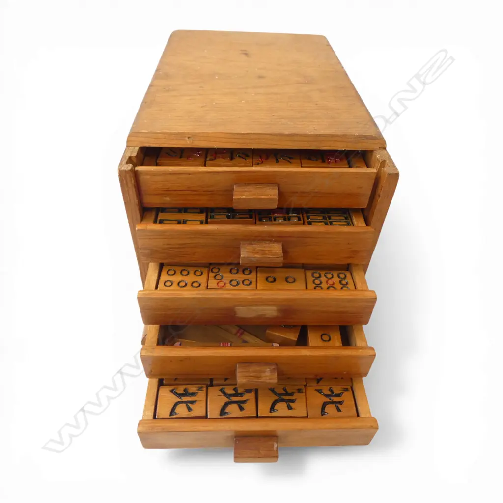 VINTAGE WOODEN CASED MAHJONG SET Image 1++