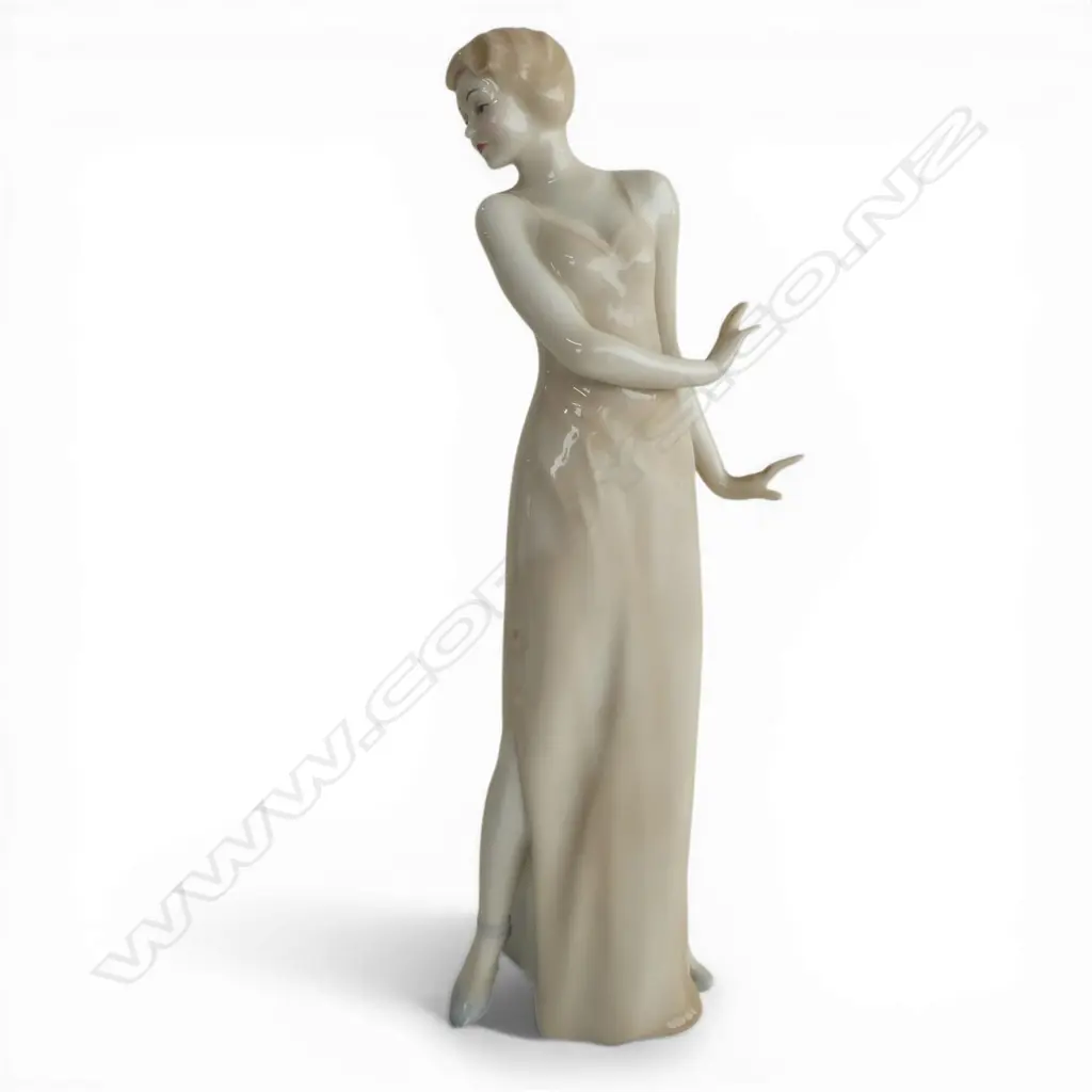 ROYAL DOULTON REFLECTIONS 'DANCING LADY', H.330mm Image 1++