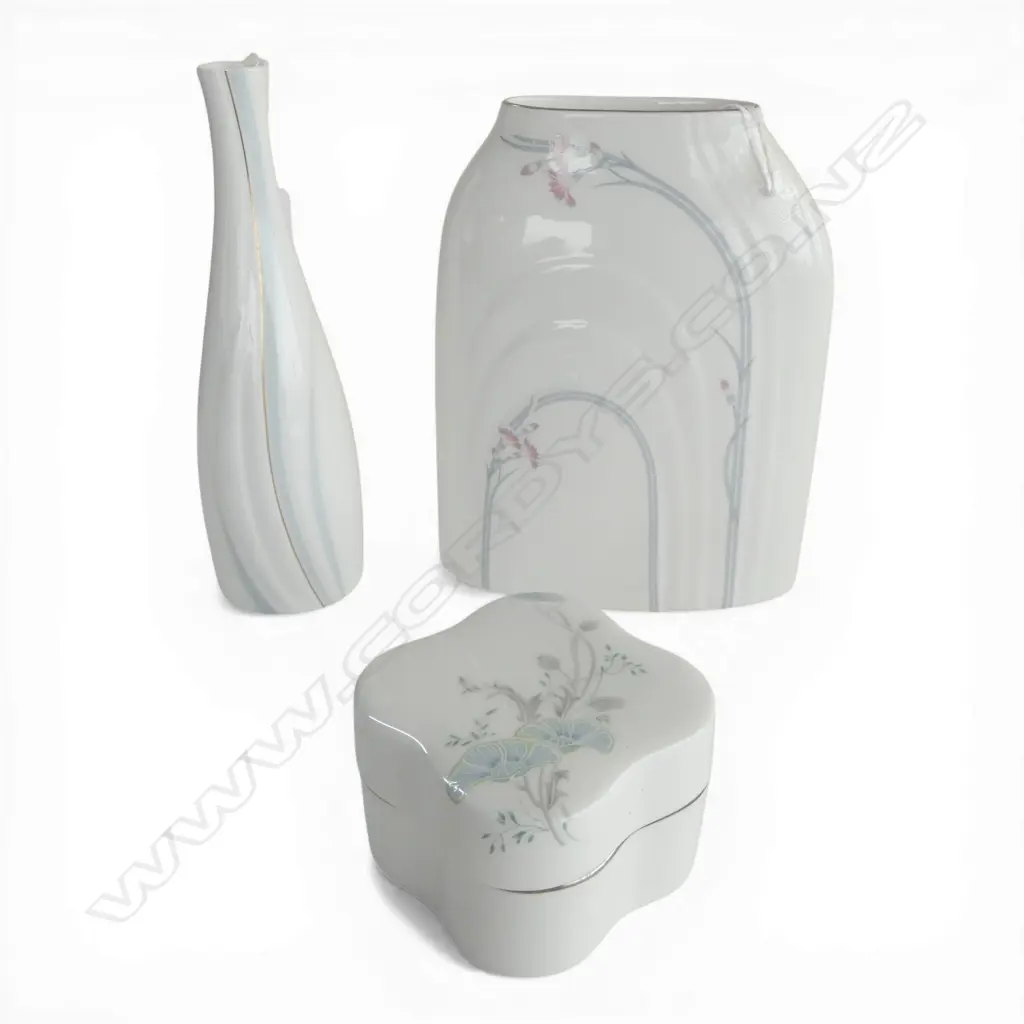 3 PCS ROYAL DOULTON; MOONFLOWER TRINKET BOX & 2 IMPRESSIONS VASES, H.210/220mm Image 1++