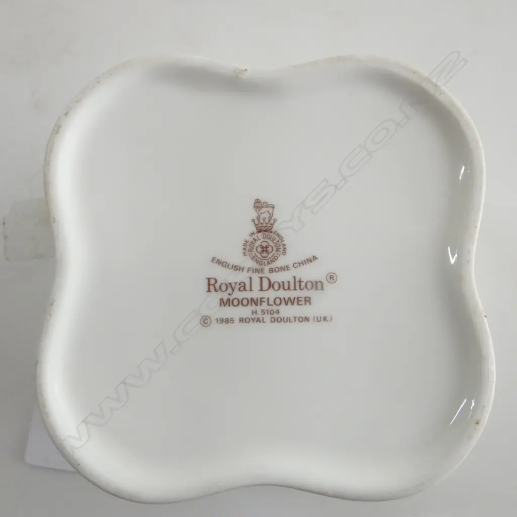 3 PCS ROYAL DOULTON; MOONFLOWER TRINKET BOX & 2 IMPRESSIONS VASES, H.210/220mm Image 1++