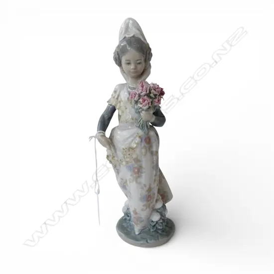 LLADRO FIGURE VALENCIAN GIRL H.250mm