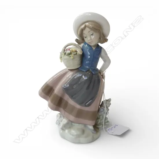 LLADRO FIGURE FLOWER GIRL H.160mm