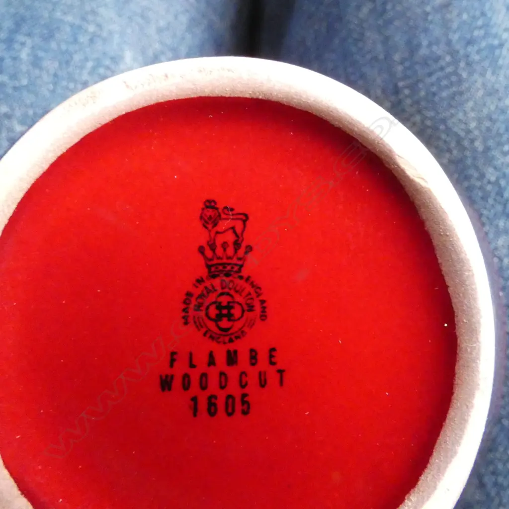 2 SML VASES; ROYAL DOULTON FLAMBE, H.120mm & ROYAL DERBY IMARI, H.110mm Image 1++