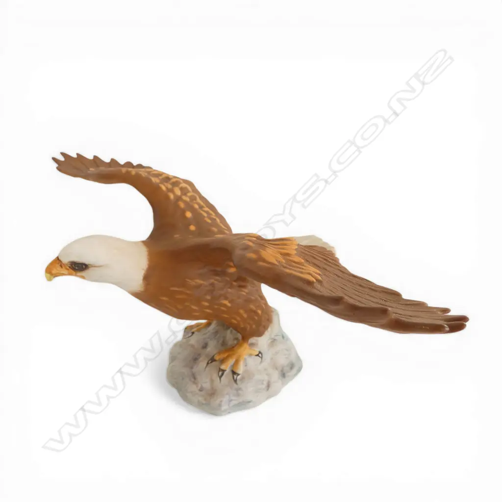 BESWICK 'BALD EAGLE' #1018. Alighting on a rocky outcrop. W.340mm Image 1++