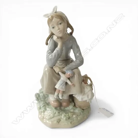 LLADRO FIGURINE - GIRL WITH DOLL H.230mm