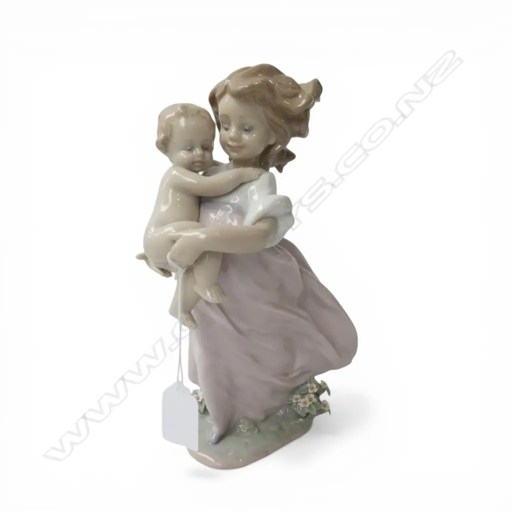 LLADRO FIGURE GROUP - PLAYING MOM with box H.240mm Image 1++