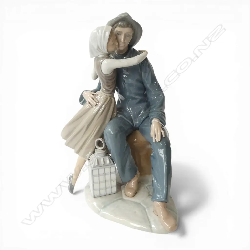 LLADRO FIGURE GROUP - THE KISS; FISHERMAN & GIRL H.320mm Image 1++