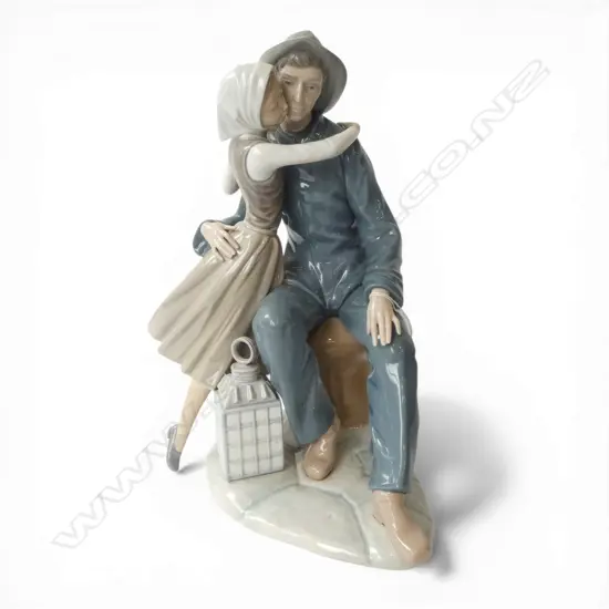 LLADRO FIGURE GROUP - THE KISS; FISHERMAN & GIRL H.320mm