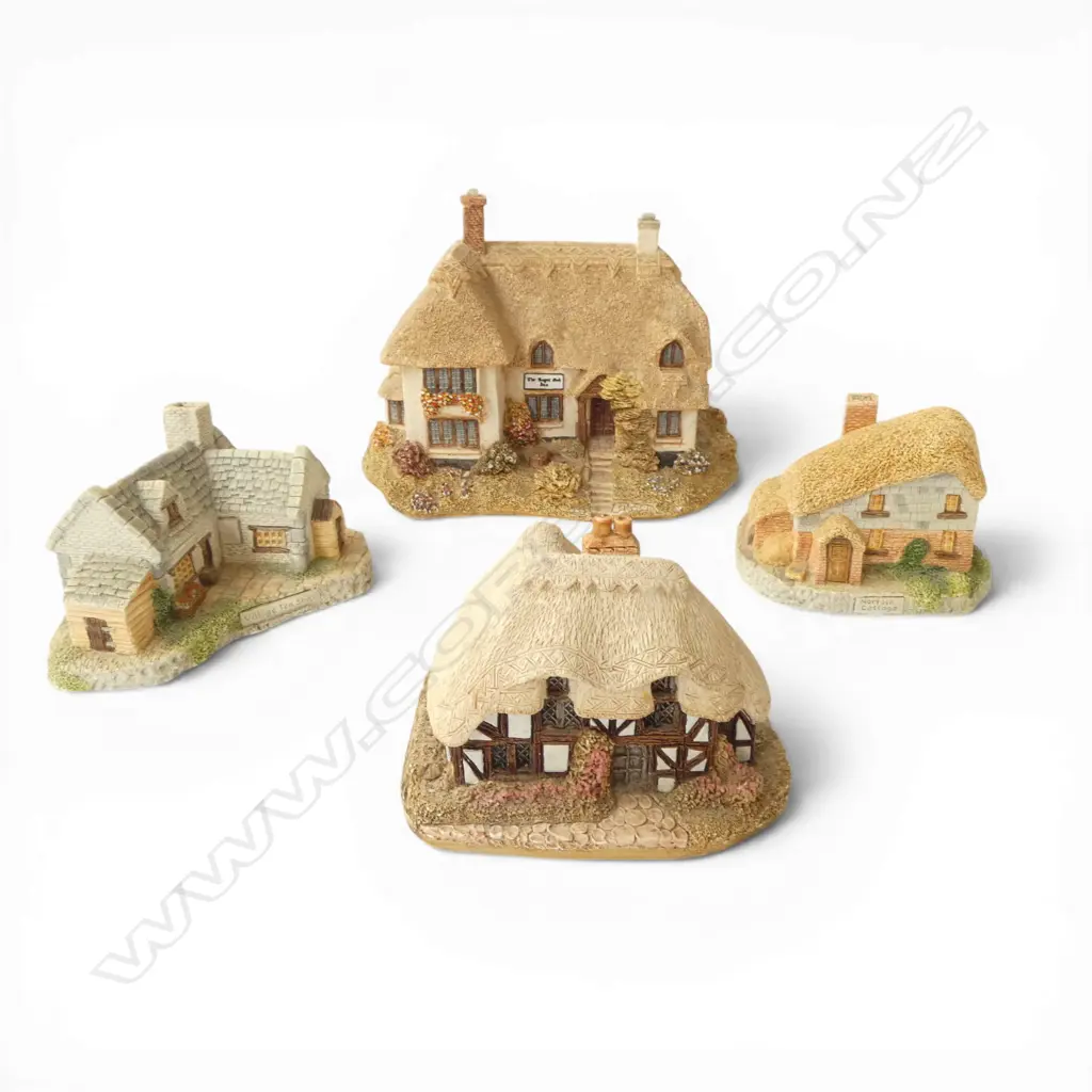 2 LILLIPUT LANE ORNAMENTS + 2 NATURE CRAFT COTTAGES W.155mm fault to one Image 1++
