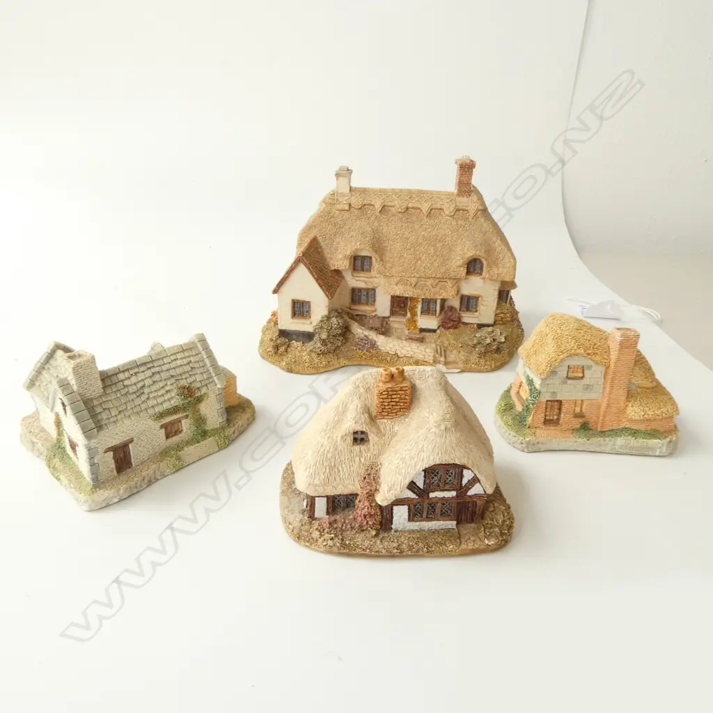 2 LILLIPUT LANE ORNAMENTS + 2 NATURE CRAFT COTTAGES W.155mm fault to one Image 1++