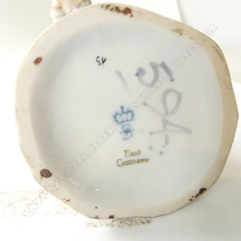 2 EAST GERMAN FIGURINES H.170mm Image 1++