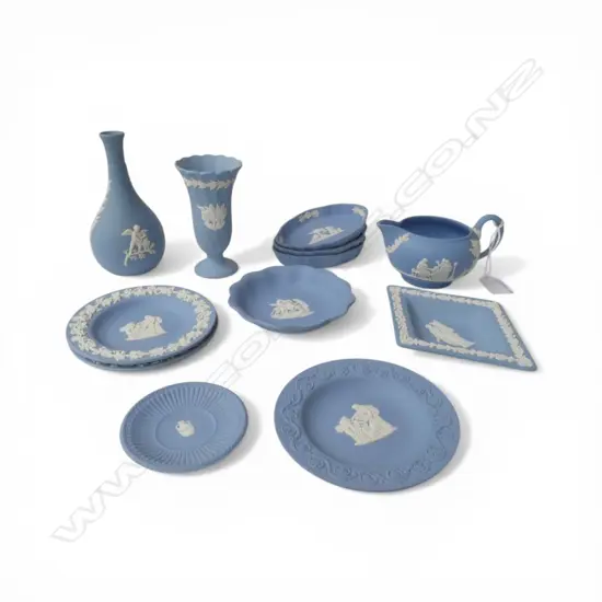 12 ASSORTED WEDGWOOD JASPERWARE PIECES H.130mm