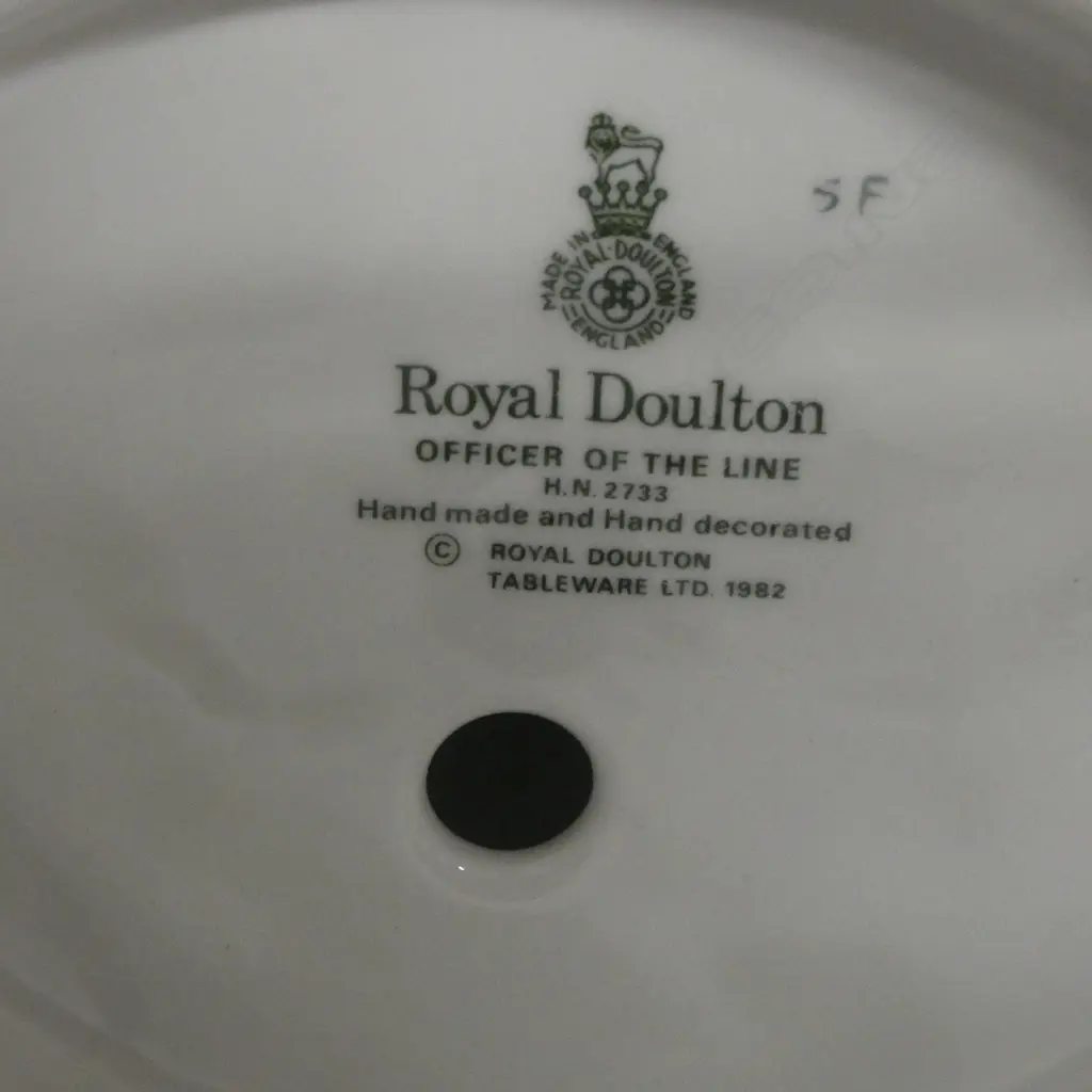 ROYAL DOULTON FIGURE 'OFFICER of the LINE' HN2733, H.230mm Image 1++