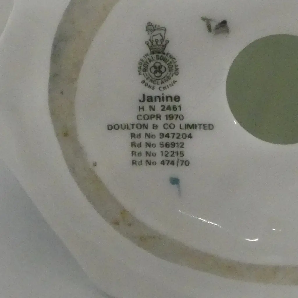 ROYAL DOULTON FIGURINE 'JANINE' HN2461, H.200mm Image 1++