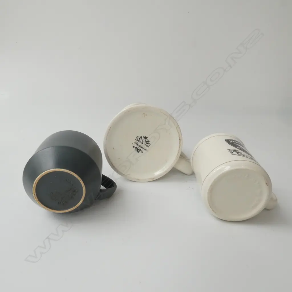 3 CROWN LYNN MUGS H.130mm Image 1++