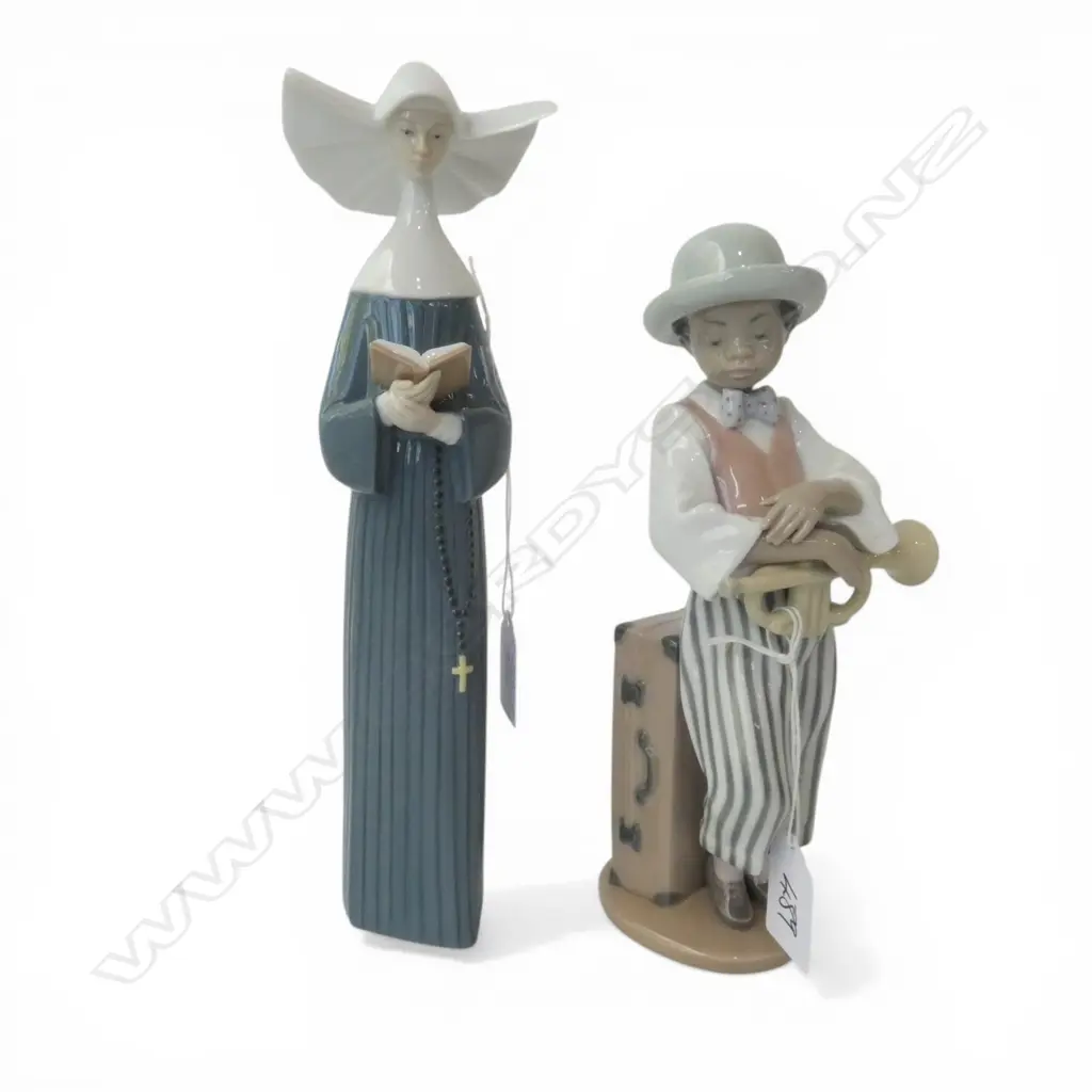 2 PCS LLADRO, NUN & MUSICIAN H.270, 230mm Image 1++